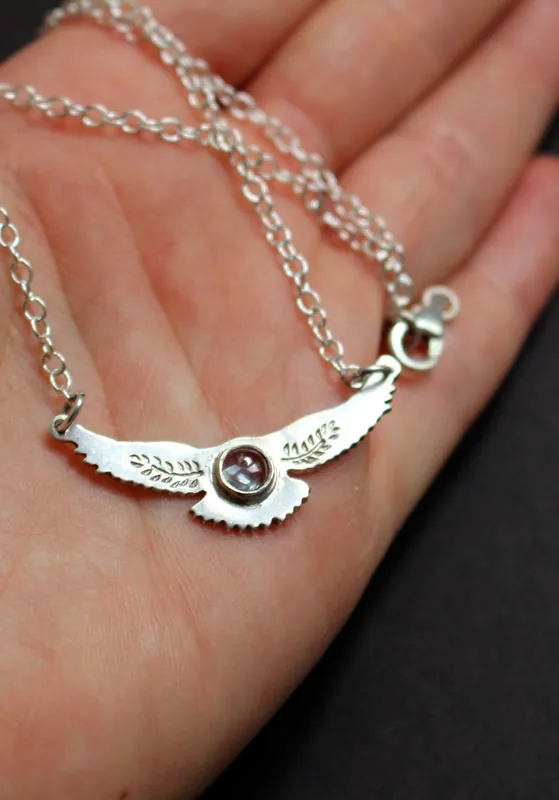 Mensajero del amanecer, collar águila nativa americana en plata y espinela