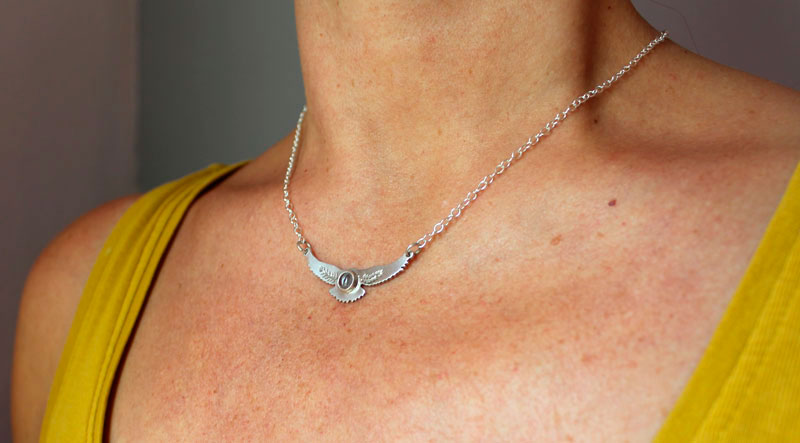 Mensajero del amanecer, collar águila nativa americana en plata y espinela