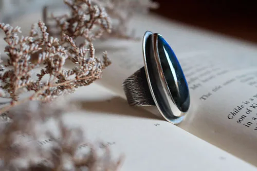 Mi corazón está grabado en tu corteza, anillo fidelidad en plata y labradorita