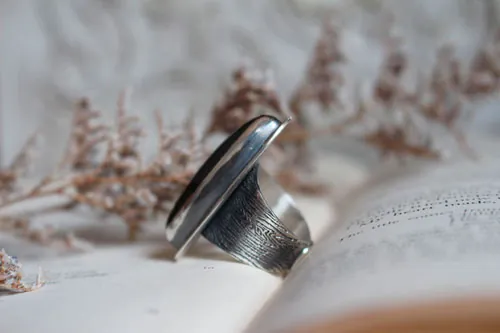 Mi corazón está grabado en tu corteza, anillo fidelidad en plata y labradorita