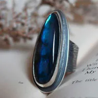 Mi corazón está grabado en tu corteza, anillo fidelidad en plata y labradorita