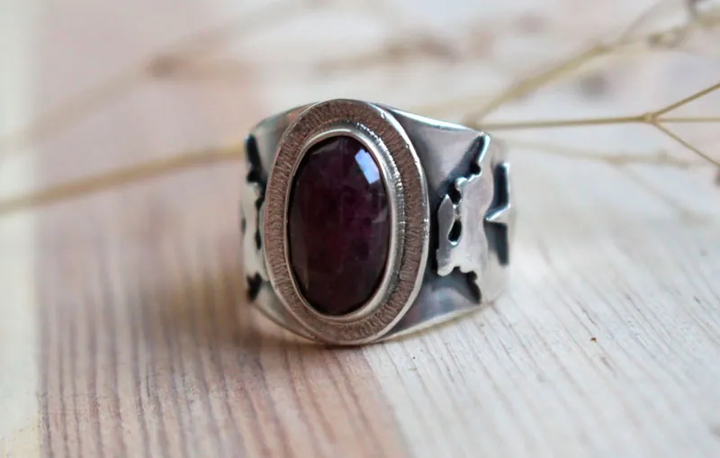 Mi estrella, anillo liebre de las estrellas en plata con rubí