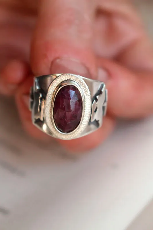 Mi estrella, anillo liebre de las estrellas en plata con rubí