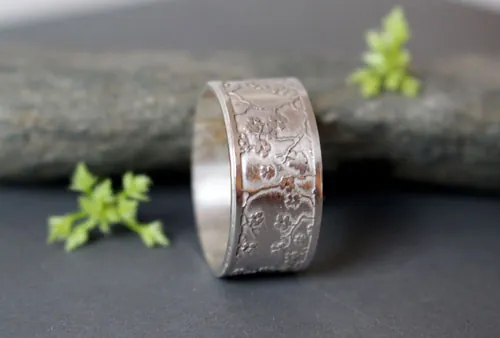 Misaki, anillo ramas de cerezo japonés en plata