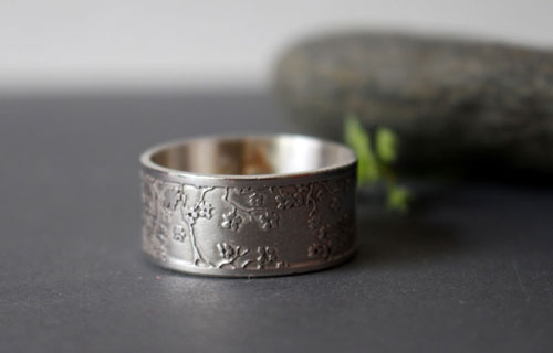 Misaki, Japanese cherry blossom branch ring in silver