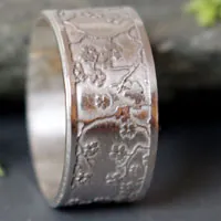 Misaki, anillo ramas de cerezo japonés en plata