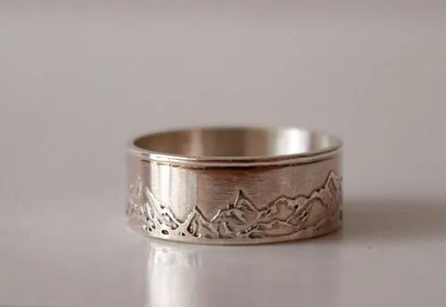 Montaña, anillo cadena de montañas en plata