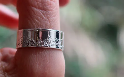 Montaña, anillo cadena de montañas en plata
