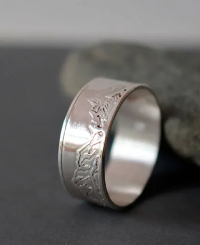 Montaña, anillo cadena de montañas en plata