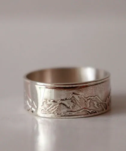 Montaña, anillo cadena de montañas en plata