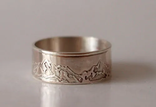 Montaña, anillo cadena de montañas en plata