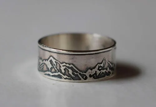 Montaña, anillo cadena de montañas en plata