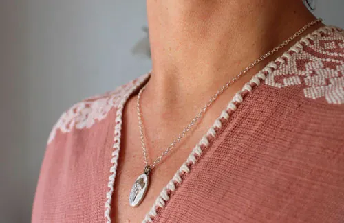 Moringa, collar camafeo botánico barroco en plata