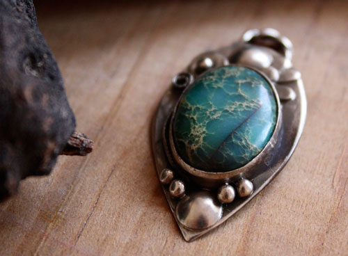 Mousson, dije dualidad de la naturaleza en plata y serpentina