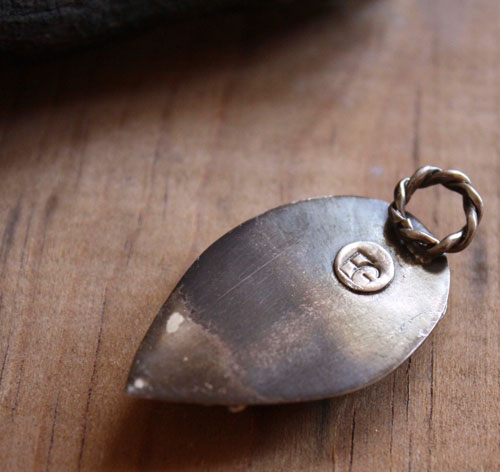 Mousson, dije dualidad de la naturaleza en plata y serpentina