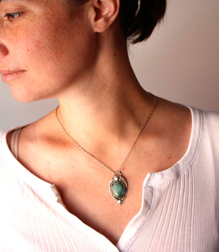 Mousson, dije dualidad de la naturaleza en plata y serpentina