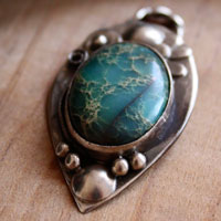 Mousson, dije dualidad de la naturaleza en plata y serpentina