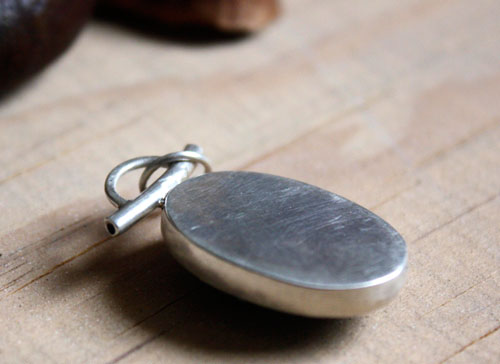 Musgo, dije santuario del sotobosque en plata y malaquita