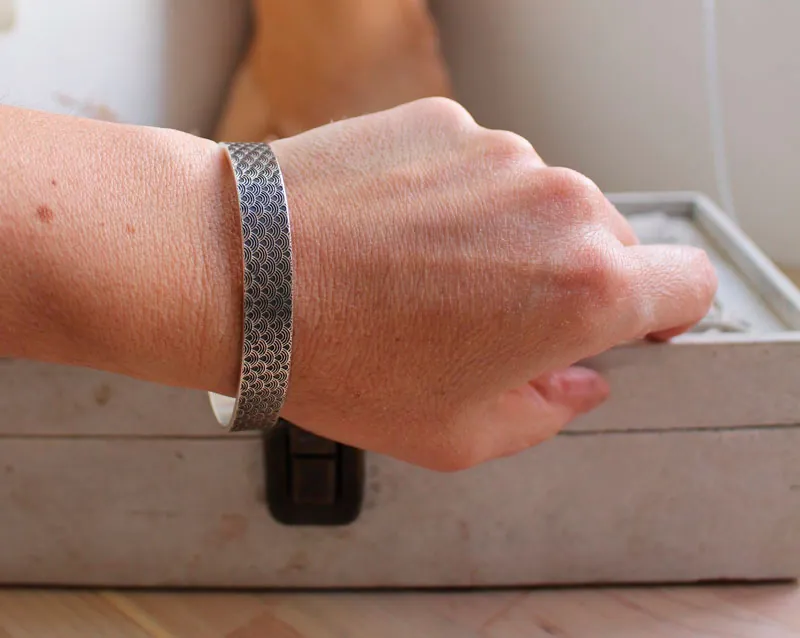 Nami, pulsera seigaiha de olas japonesas en plata