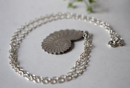 Nautiloide, collar eterno de nautilus en plata