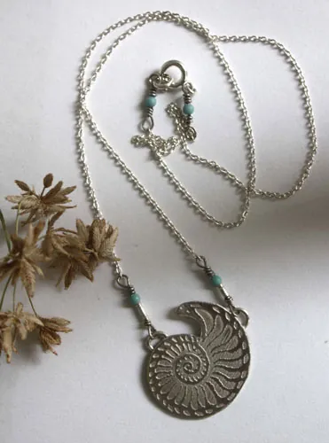 Nautilus, collar concha de estabilidad y permanencia en plata y turquesa