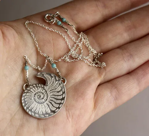 Nautilus, collar concha de estabilidad y permanencia en plata y turquesa