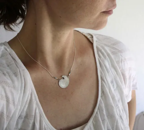 Nautilus, collar concha de estabilidad y permanencia en plata y turquesa