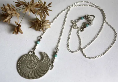 Nautilus, collar concha de estabilidad y permanencia en plata y turquesa