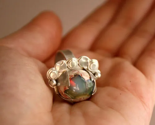Nebulosa, anillo astronómico de plata y ópalo de fuego
