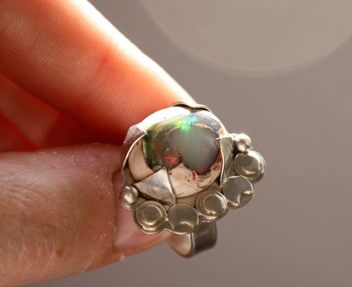 Nebulosa, anillo astronómico de plata y ópalo de fuego