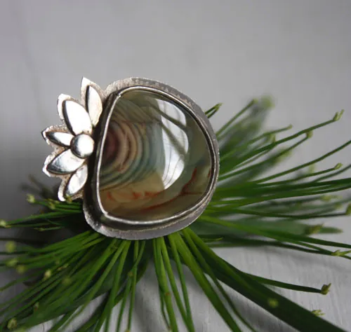 Nenúfar, anillo estanque, lirio de agua y loto en plata y jaspe imperial real