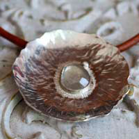 Nenúfar bajo la lluvia