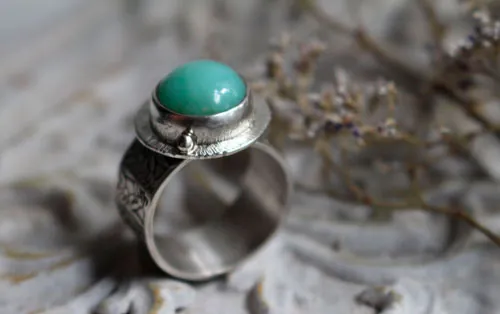 Ninfa del estanque, anillo hoja de nenúfar en plata y crisoprasa