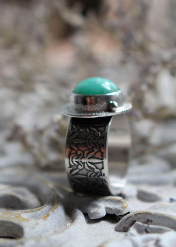 Ninfa del estanque, anillo hoja de nenúfar en plata y crisoprasa