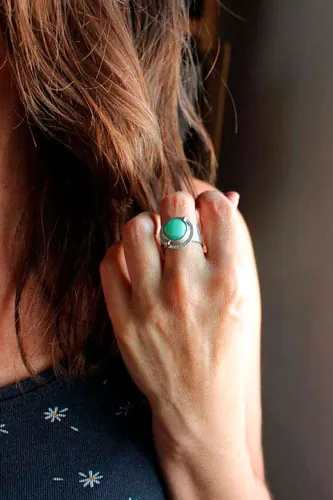 Ninfa del estanque, anillo hoja de nenúfar en plata y crisoprasa