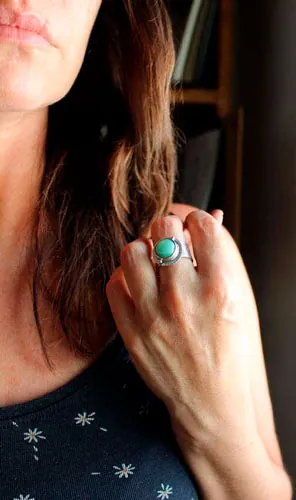 Ninfa del estanque, anillo hoja de nenúfar en plata y crisoprasa
