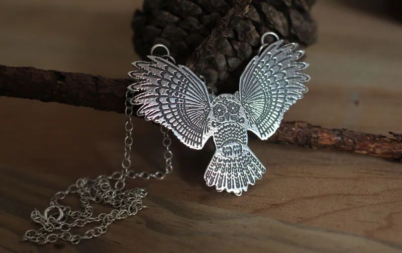 Nocturno, dije búho protector de la noche en plata