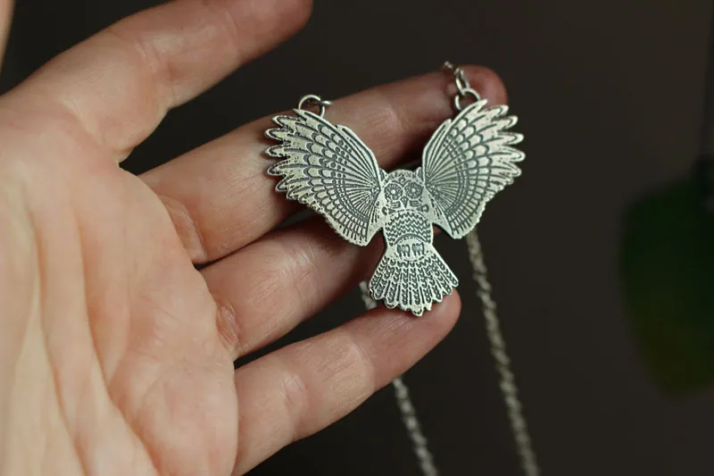 Nocturno, dije búho protector de la noche en plata