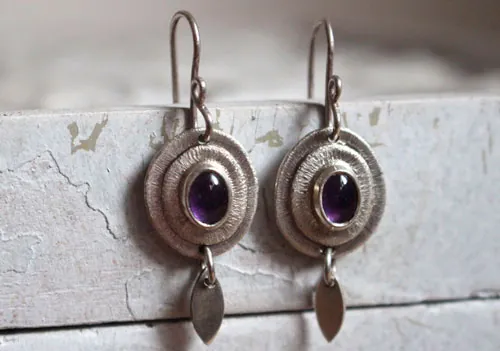 Nova al crepúsculo, aretes celestes en plata y amatista