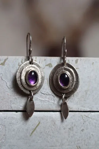 Nova al crepúsculo, aretes celestes en plata y amatista