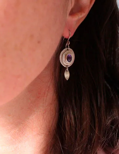 Nova al crepúsculo, aretes celestes en plata y amatista