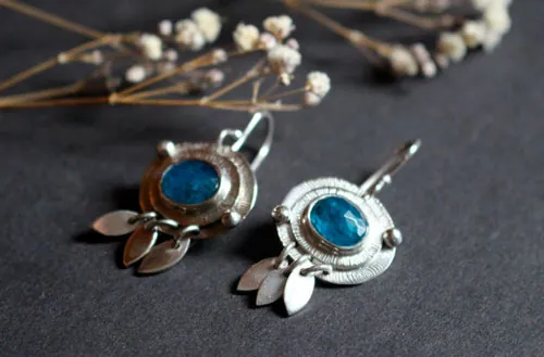 Nova apatita, aretes astronomía en plata y apatita azul