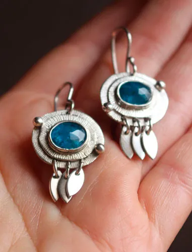 Nova apatita, aretes astronomía en plata y apatita azul