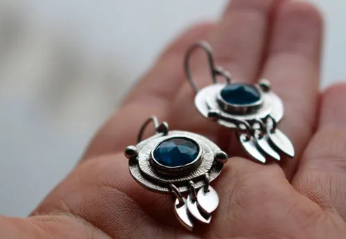 Nova apatita, aretes astronomía en plata y apatita azul