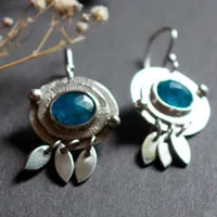 Nova apatita, aretes astronomía en plata y apatita azul