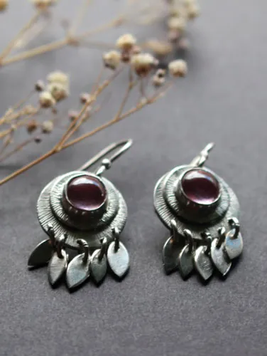 Nova corindón, aretes astronomía en plata y zafiro rosa