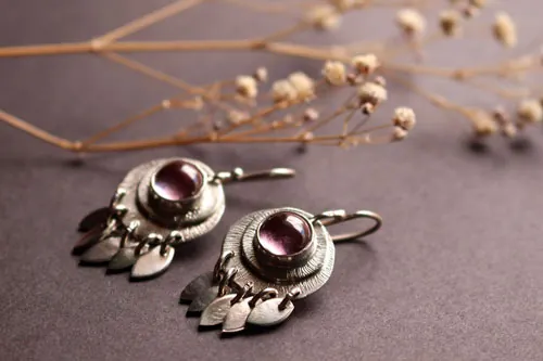 Nova corindón, aretes astronomía en plata y zafiro rosa