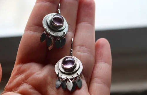 Nova corindón, aretes astronomía en plata y zafiro rosa
