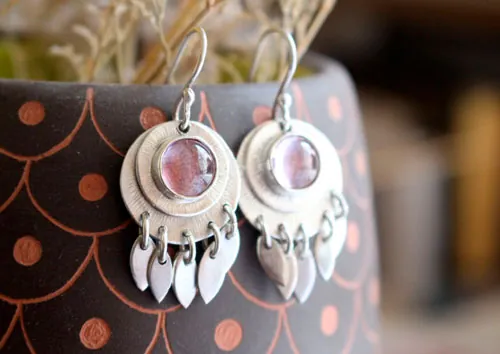Nova corindón, aretes astronomía en plata y zafiro rosa