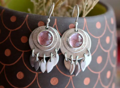 Nova corindón, aretes astronomía en plata y zafiro rosa